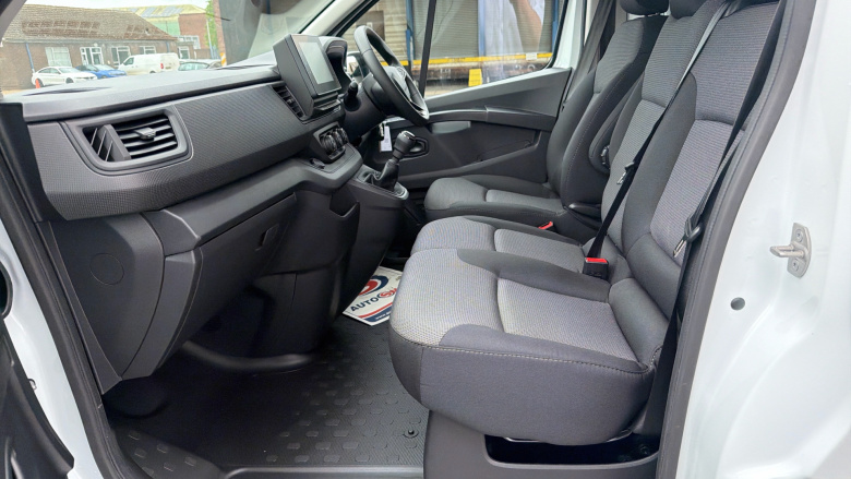 Renault Trafic Swb Diesel SL30 Blue dCi 130 Advance [Safety] Van